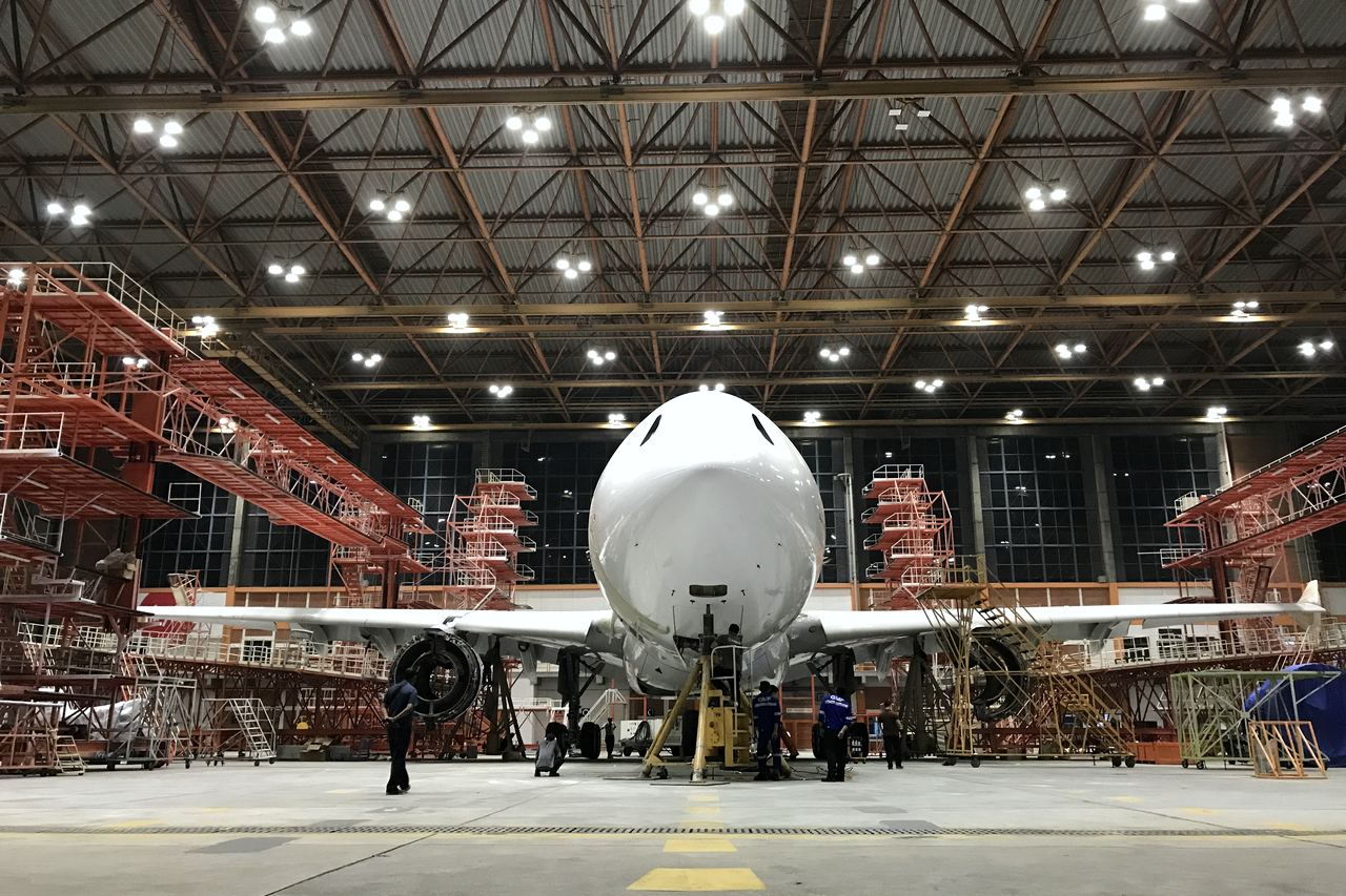 Widebody head-on in the maintenance dock